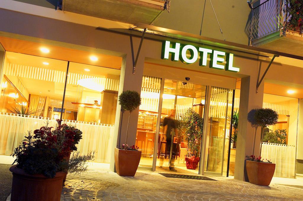 Hotel Am Marktplatz - Landgasthof Wratschko - Гамлиц Екстериор снимка